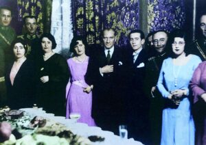 Atatürk 1910 Mahmud Şevket Paşa'nın kurmay başkanı olarak Arnavutluk isyanının bastırılmasında görev aldı